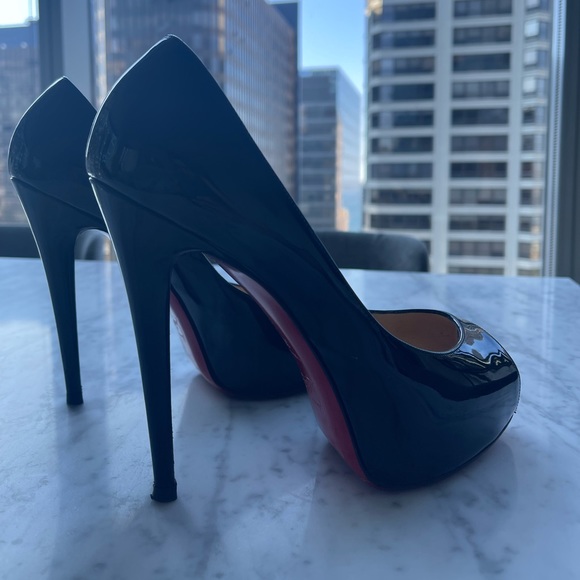 Christian Louboutin Privé Open Toe Pump - Picture 2 of 7